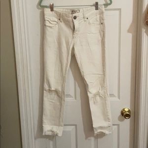White skinny cropped jeans